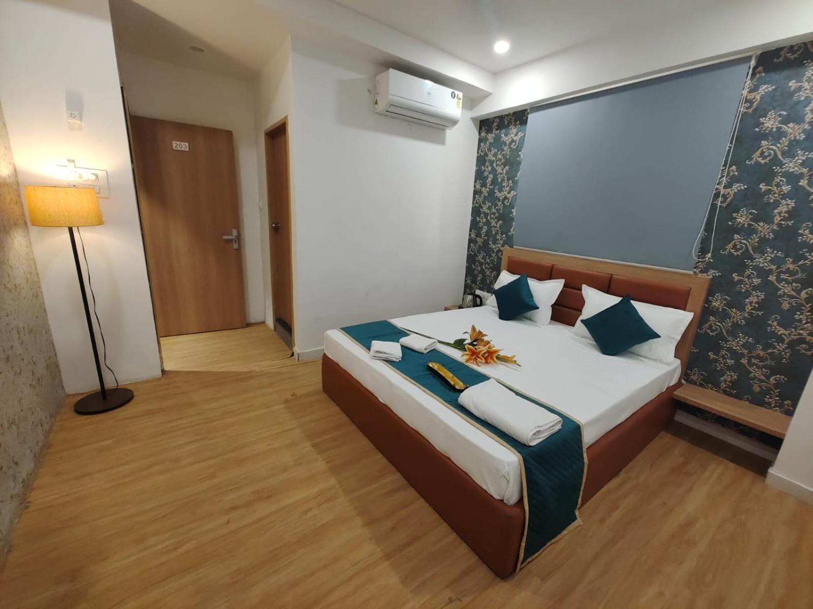 Hotel Prasang Súrat Exteriér fotografie